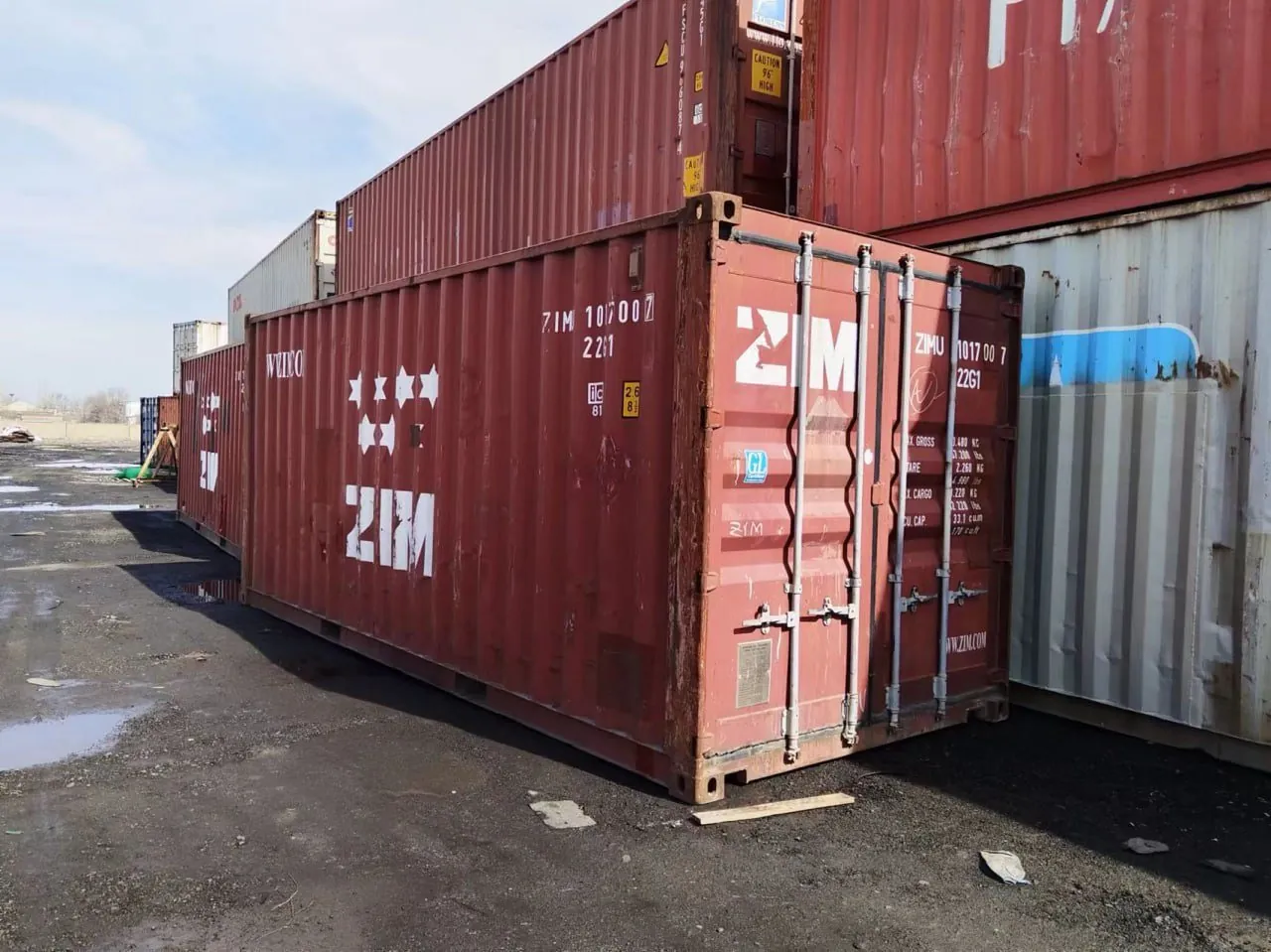 Gebrauchter 20 Fuß Seecontainer, wind- und wasserdicht, auf dem Depot