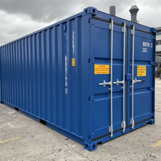 Blauer 20 Fuß Double Door Container, Stirnseite mit geschlossenen Doppelflügeltüren.