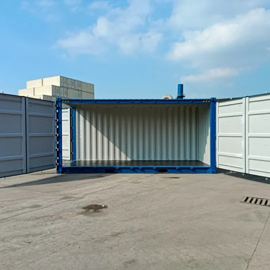 20 Fuß Open Side Container mit vollständig geöffneter Seitenöffnung, Blick in den Innenraum.
