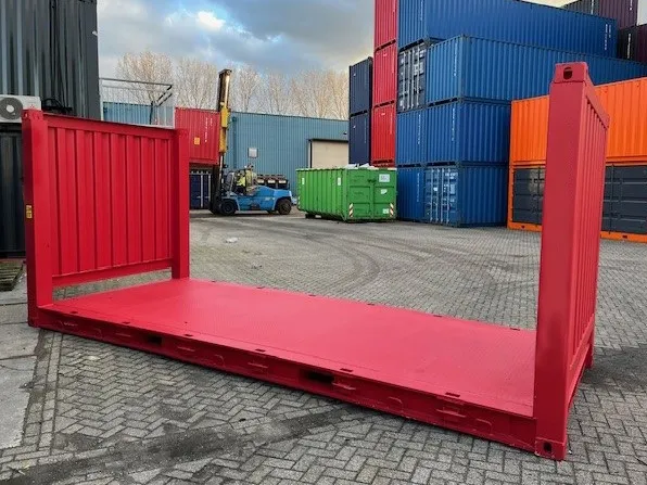 Offene Ladefläche eines 40 Fuß High Cube Flat Rack Containers