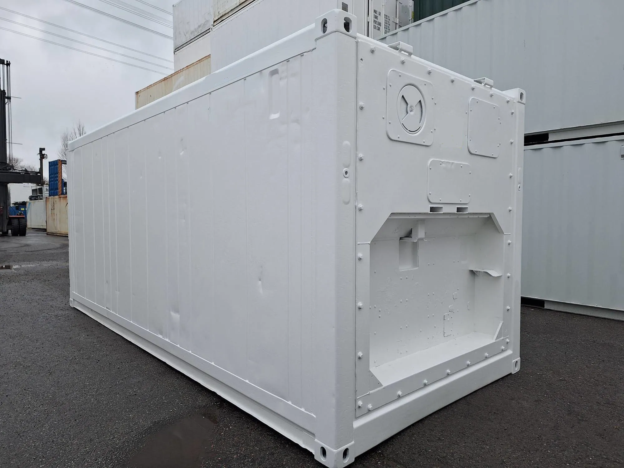 Weißer Isoliercontainer in Seitenansicht