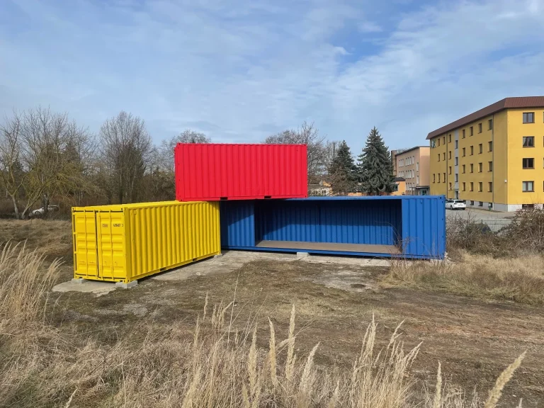 Container kaufen: Theaterbühne aus Containern