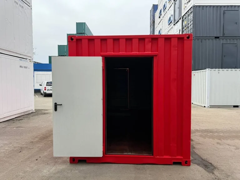 Container kaufen: Containerbühne aufgestellt