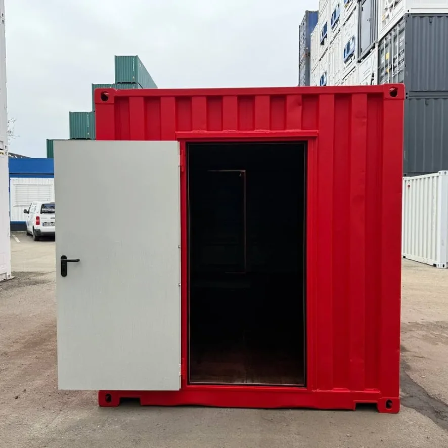 Container kaufen: Containerbühne aufgestellt