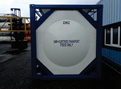 Stirnseite eines Tankcontainers für Flüssigkeitstransporte