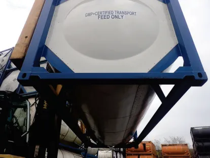 Unteransicht eines Tankcontainers mit Tankbehälter und Rahmen
