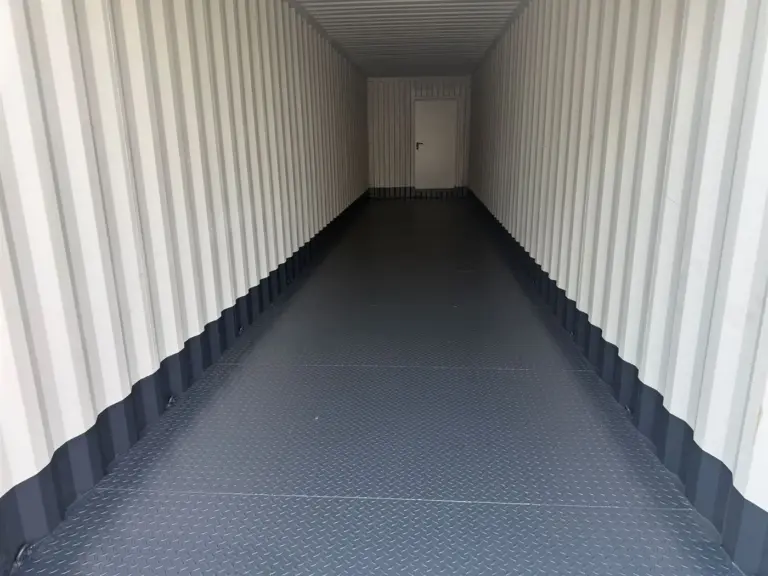 40-fuss-high-cube-container-stahlboden-innenansicht